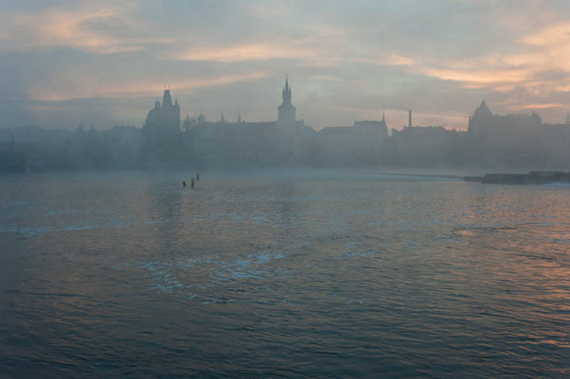 无人,横图,室外,河流,雾,建筑,欧洲,捷克,云,古城,黎明,首都,摄影,宁静,中欧,捷克共和国,波西米亚,布拉格,伏尔塔瓦河,彩图