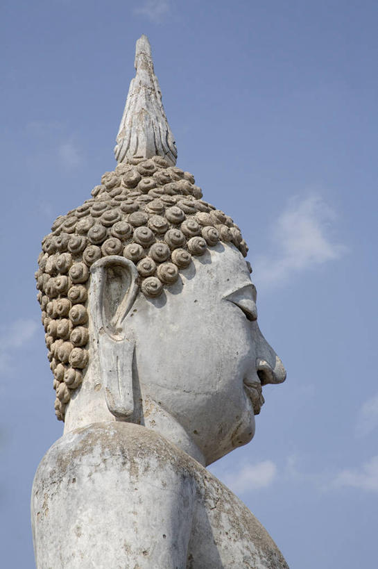 无人,竖图,室外,白天,仰视,建筑,泰国,标志,符号,云,历史,标识,天空,摄影,宗教,佛教,考古学,宗教建筑,性别符号,彩图,低角度拍摄,素可泰遗址公园,男性符号