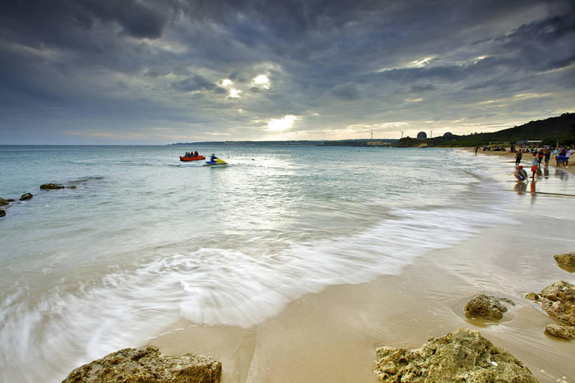 横图,室外,白天,度假,海浪,海洋,台湾,沙子,云,天空,自然,摄影,享乐,暗礁,海滩,彩图