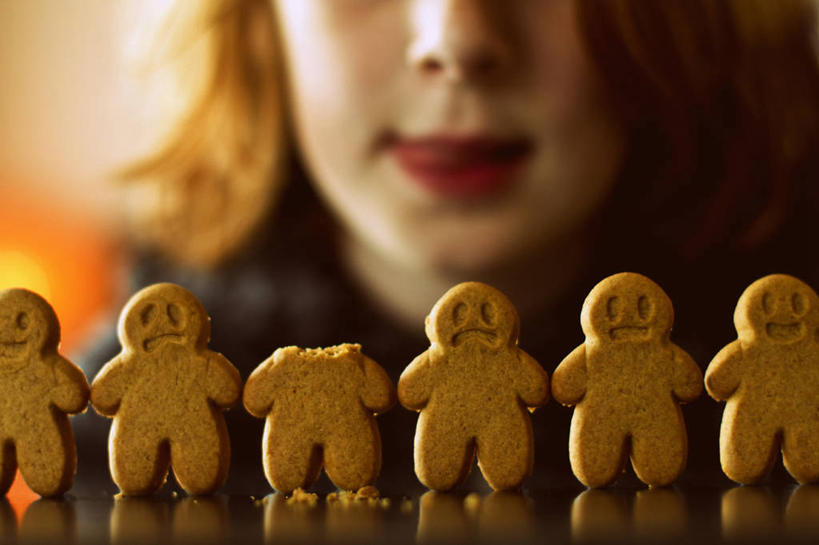 西方人,儿童,一个人,横图,室内,白天,正面,纯洁,爱尔兰,欧洲,欧洲人,仅一个男性,仅一个人,一排,咬,整齐,首都,饮食,排列,小孩,仅一个小孩,可爱,童年,童趣,诱惑,舔,摄影,咬着,队列,童真,烂漫,无邪,天真,男孩,男人,男性,白种人,孩子,彩图,男生