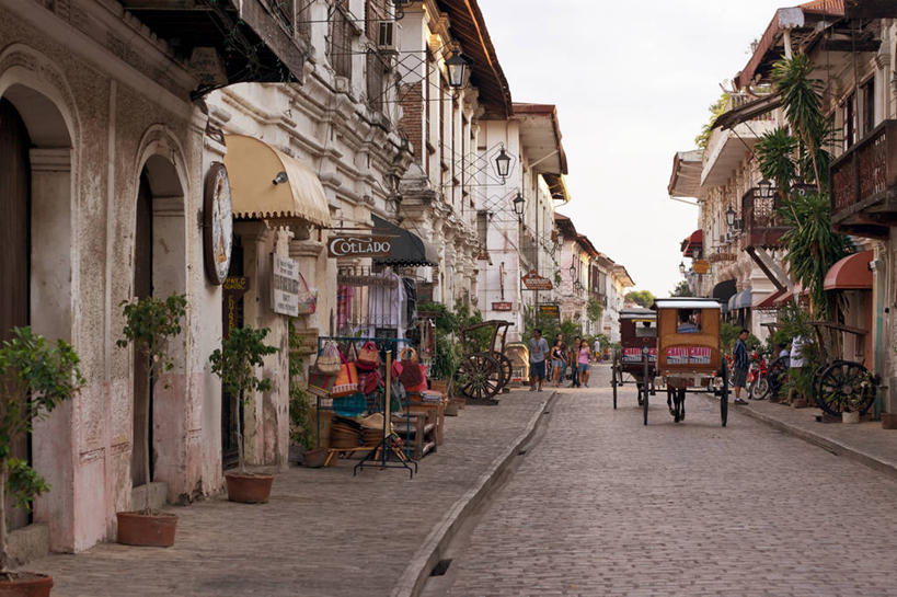 横图,室外,白天,建筑,街道,菲律宾,古城,马车,天空,地标建筑,运输,摄影,彩图,伊罗戈斯南省