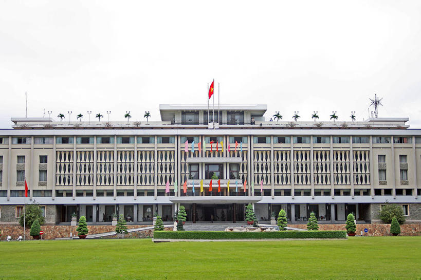 无人,宫殿,横图,室外,白天,建筑,旗帜,越南,历史,草,树,摄影,万里无云,胡志明市,越南国旗,彩图