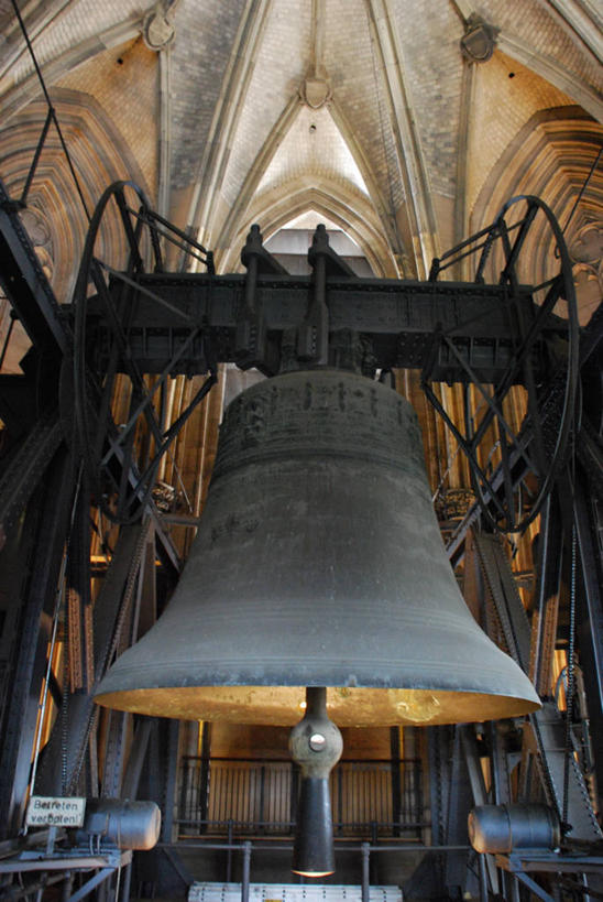 无人,竖图,室内,白天,建筑,德国,吊挂,悬挂,节日,金属,文字,挂,文化,祈祷,健康,许愿,摄影,宗教,信仰,巨大,庞大,纪念,祈求,基督教,天主教,噪声,科隆大教堂,科隆,宏大,硕大,伟大,平安,彩图,大教堂