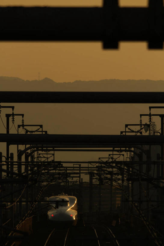 无人,竖图,室外,夜晚,旅途,技术,路,铁路,火车,日本,轨道,交通,铁轨,现代,列车,车,交通工具,运输,摄影,京都府,电,载具,高速列车,彩图,旅行,电力线,铁路列车