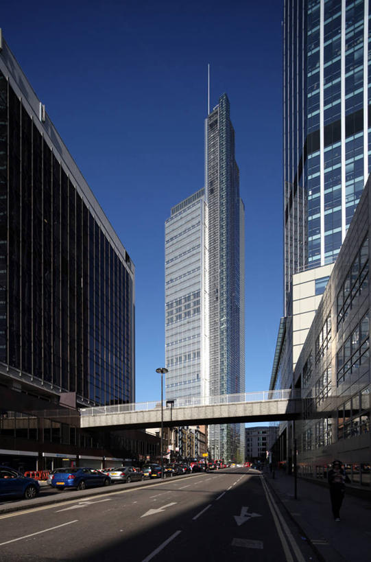 无人,竖图,室外,白天,城市,建筑,路,摩天大楼,英国,路标,塔,首都,联系,现代,摄影,万里无云,空中走廊,彩图