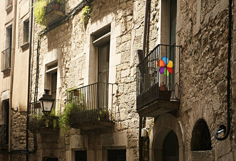 无人,横图,室外,白天,阳台,建筑,路灯,纸风车,西班牙,古城,摄影,加泰隆尼亚,赫罗纳省,彩图