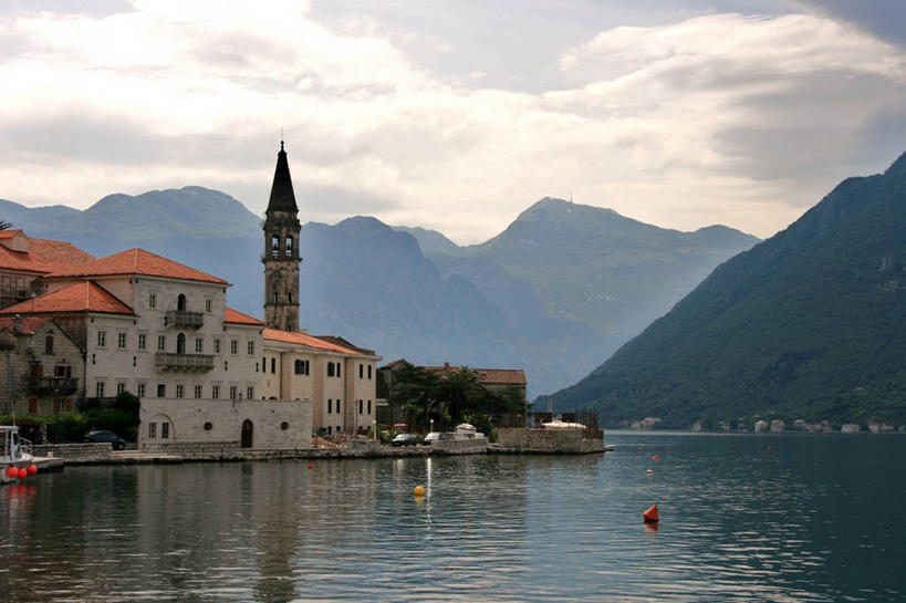 无人,横图,室外,白天,山,山脉,建筑,房屋,城镇,自然,摄影,宁静,黑山,彩图