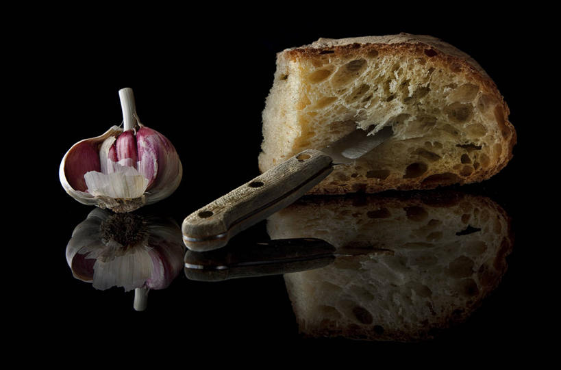 面包,无人,横图,静物,西班牙,准备,黑色背景,反射,生食,食品,饮食,摄影,清新,餐刀,卡住,纳瓦拉,潘普洛纳,大蒜,彩图,影棚拍摄