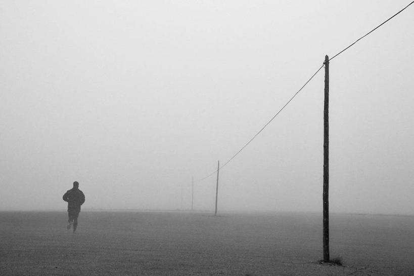 成年人,一个人,跑,横图,室外,白天,雾,西班牙,欧洲,仅一个男性,地形,天气,背面,木桩,寒冷,活力,摄影,宁静,南欧,努力,西班牙王国,卡斯蒂利亚,卡斯蒂利亚拉曼查,卡斯蒂利亚拉曼恰,拉曼查,拉曼恰,彩图