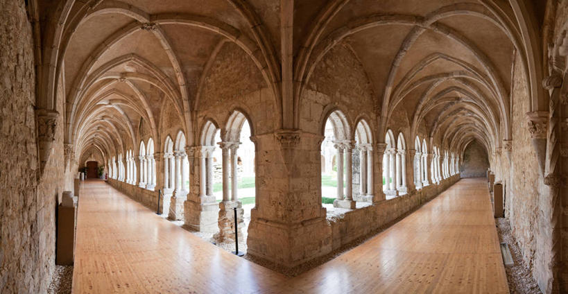 无人,教堂,横图,室内,白天,窗户,建筑,葡萄牙,节日,柱子,拱门,角落,走廊,中世纪,历史,文化,祈祷,健康,许愿,摄影,宗教,回廊,信仰,纪念,祈求,基督教,天主教,修道院,信念,哥特式风格,神学院,修院,隐修院,平安,彩图,圣塔伦区