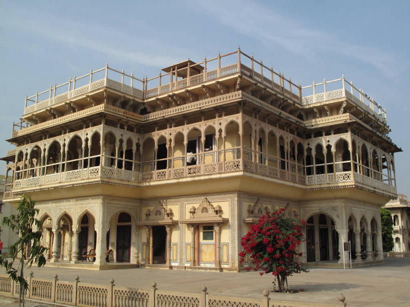 无人,宫殿,栏杆,横图,室外,白天,阳台,建筑,印度,亚洲,云,拱门,历史,树,天空,地标建筑,摄影,南亚,印度文化,首府,拉贾斯坦邦,拉贾斯坦,印度共和国,红粉之城,斋普尔,彩图