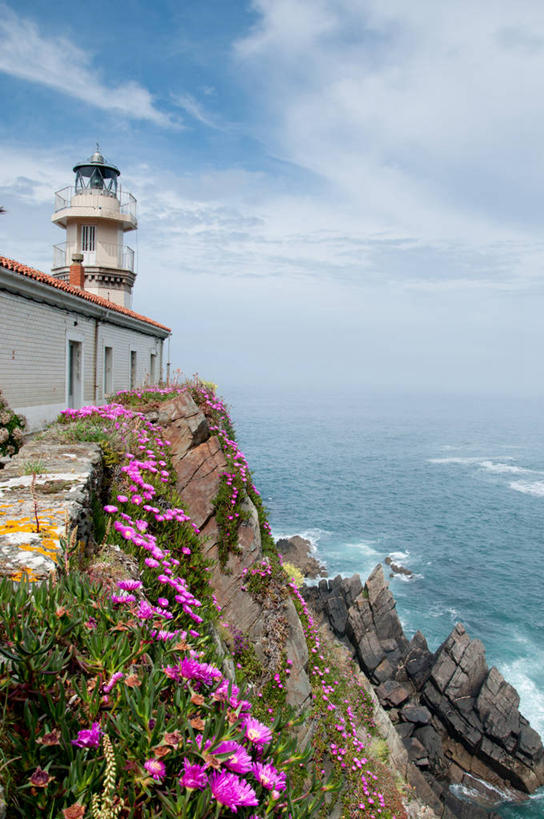 无人,竖图,室外,白天,海浪,海洋,美景,道路,建筑,叶子,西班牙,信息,景观,云,灯塔,交通,方向,花,风景,天空,自然,景色,摄影,引导,指引,保护,宁静,脆弱,自然风光,航标,阿斯图里亚斯,岩石,彩图,库迪列罗,导航