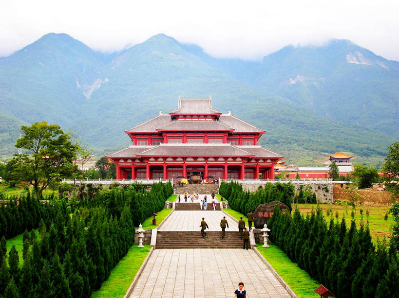 寺庙,横图,室外,白天,山,山脉,雾,建筑,大理,地面,历史,宝塔,草,树,地标建筑,摄影,宗教,佛教,宗教建筑,中国文化,云南省,崇圣寺,彩图,传统文化