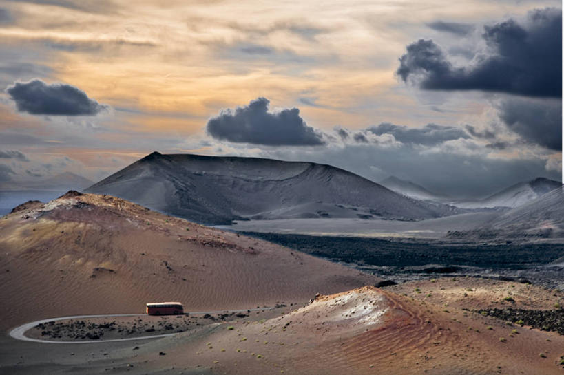 无人,横图,室外,山,山脉,西班牙,沙子,山路,云,巴士,风景,自然,黄昏,运输,摄影,宁静,加那利群岛,兰萨罗特岛,大西洋群岛,彩图