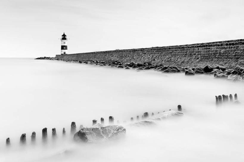 无人,横图,黑白,室外,白天,长时间曝光,海洋,道路,德国,欧洲,信息,篱笆,云,围墙,灯塔,交通,方向,天空,摄影,引导,指导,指引,保护,宁静,西欧,德意志联邦共和国,航标,石荷州,石勒苏益格.荷尔斯泰因,石勒苏益格.荷尔斯泰因州,岩石,导航