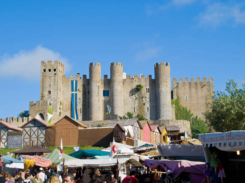 横图,室外,白天,旅游,建筑,旗帜,葡萄牙,城堡,云,城镇,历史,货摊,树,天空,摄影,彩图