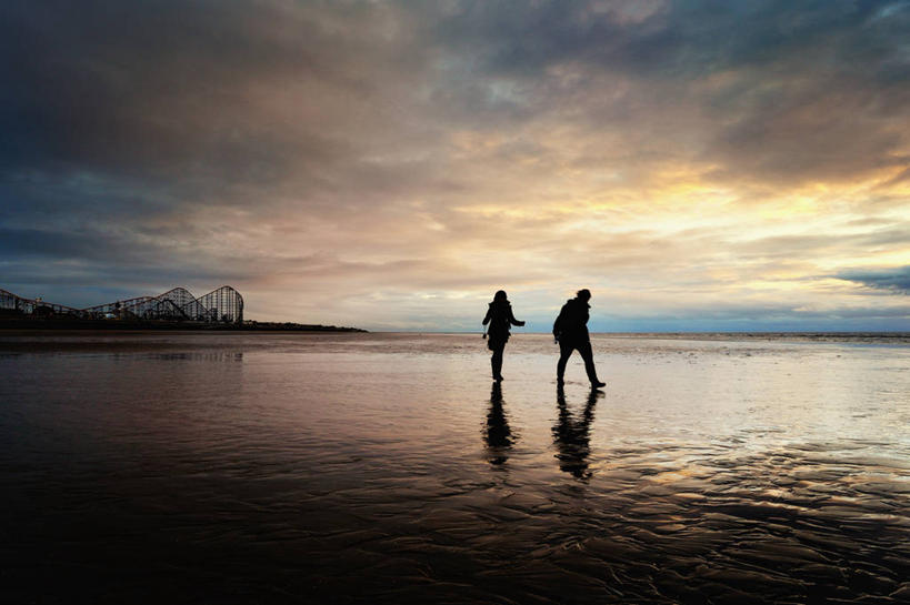 成年人,两个人,横图,室外,英国,反射,云,自然,黄昏,摄影,剪影,布莱克浦,兰开夏,女人,海滩,步行,彩图