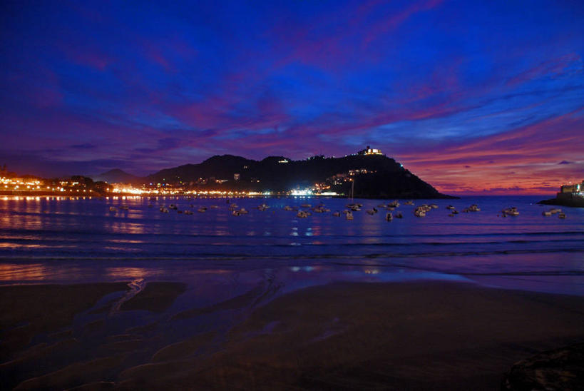 无人,横图,室外,海洋,山,船,西班牙,反射,云,天空,自然,黄昏,运输,摄影,照亮,巴斯克自治区,圣塞瓦斯蒂安,海滩,彩图