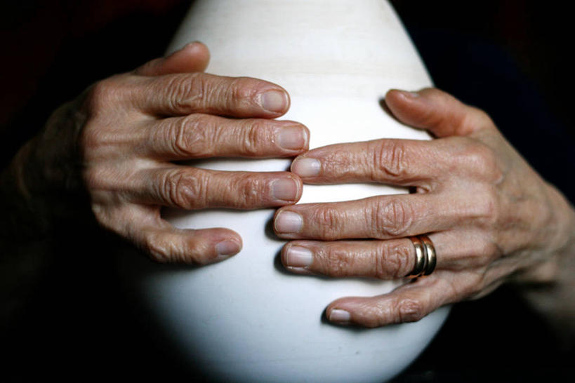 成年人,手,指甲,一个人,母亲,横图,室内,特写,意大利,仅一个女性,鸡蛋,数码合成,饮食,手指,人体,摄影,部分,简单,维琴察,彩图