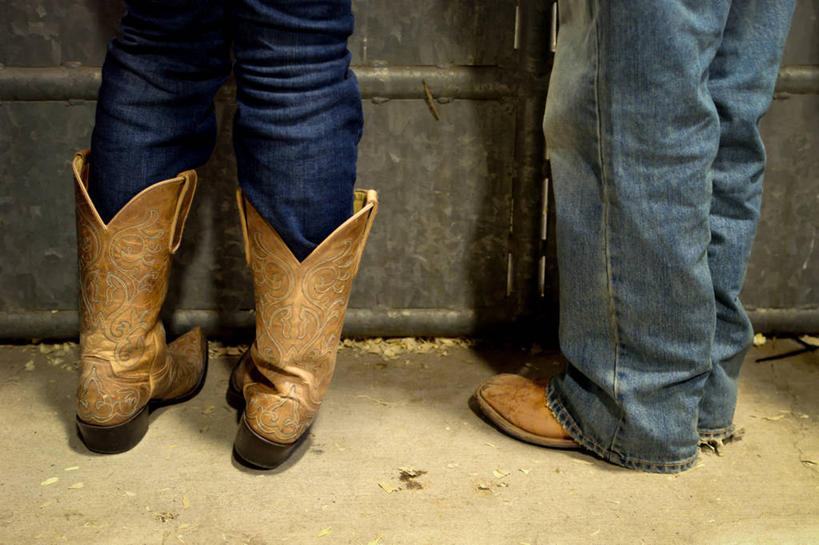 腿,两个人,站,横图,室内,美国,牛仔裤,休闲装,人体,摄影,观看,北美,北美洲,事件,美洲,牛仔靴,德克萨斯,北亚美利加洲,亚美利加洲,四肢,异性恋,男性,女性,彩图,美利坚合众国