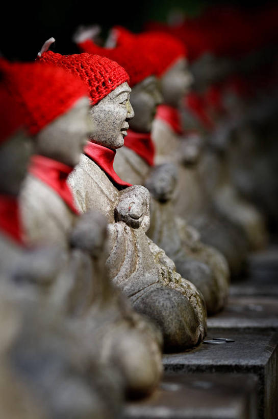 无人,竖图,室外,白天,重复,美景,帽子,东京,日本,一排,整齐,雕像,景观,冬天,首都,排列,红色,自然,景色,摄影,宗教,佛教,队列,自然风光,编织帽,彩图