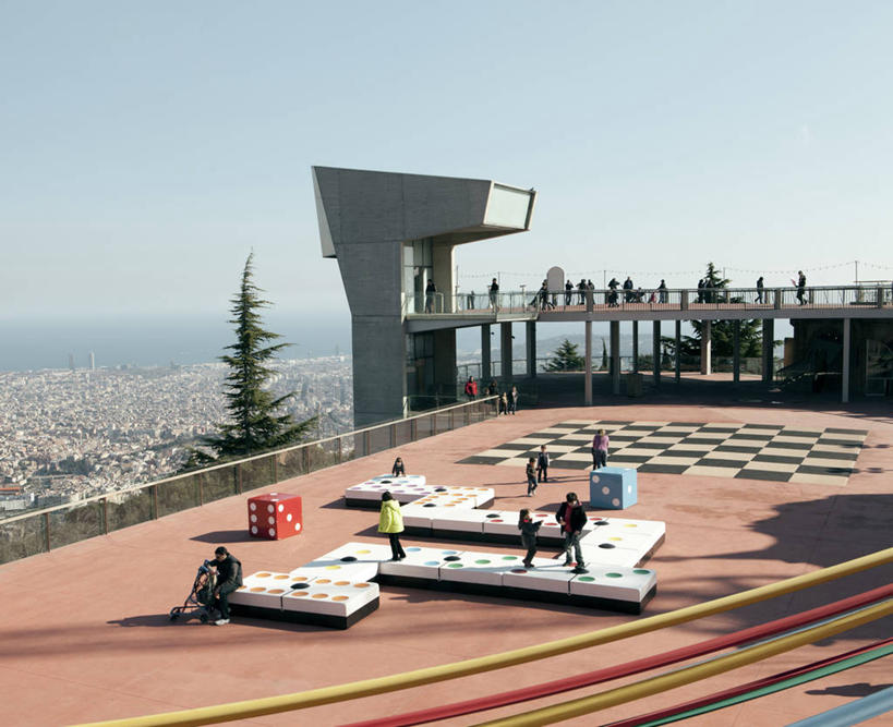 体育馆,运动场,站,横图,俯视,室外,白天,运动,竞争,西班牙,巴塞罗那,骰子,许多人,体育场,天空,一群人,乐趣,摄影,享乐,策略,运动馆,彩图,高角度拍摄