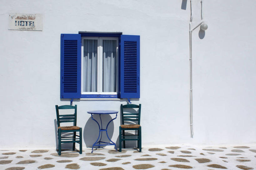 无人,横图,室外,白天,通讯,窗户,桌子,酒店,椅子,希腊,标志,文字,百叶窗,墙,摄影,英文字母,米克诺斯岛,彩图