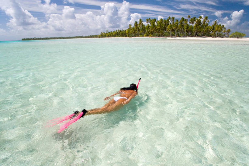 成年人,一个人,横图,室外,白天,比基尼,度假,海洋,仅一个女性,波纹,岛,云,背面,天空,摄影,脚蹼,享乐,浮潜,法属玻利尼西亚,塔西提岛,冒险,海滩,彩图,法国海外领土