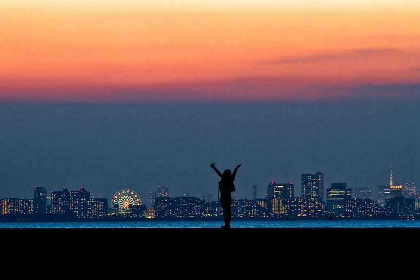 一个人,站,横图,室外,度假,美景,日落,城市风光,城市,建筑,日本,日本文化,景观,云,东京湾,娱乐,风景,享受,休闲,景色,放松,乐趣,摄影,享乐,剪影,千叶,彩图