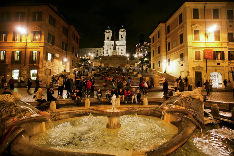 攀登,横图,室外,夜晚,旅游,建筑,喷泉,意大利,行人,游客,游人,首都,许多人,路人,旅客,台阶,地标建筑,一群人,摄影,照亮,群众,意大利文化,拉奇奥,过客,西班牙阶梯,彩图