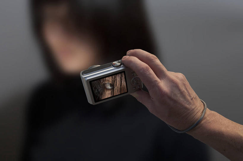 成年人,手,两个人,横图,室外,白天,技术,纽约,美国,拿着,休闲装,拍照,数码相机,人体,摄影,部分,女人,彩图