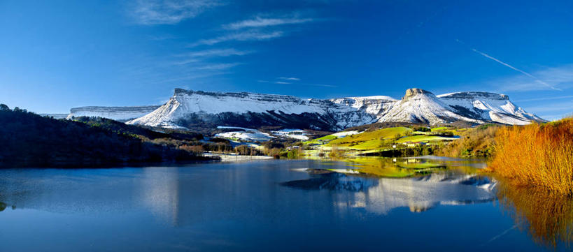 无人,横图,全景,室外,白天,湖,美景,山,山脉,西班牙,反射,景观,云,风景,天空,自然,景色,摄影,宁静,自然风光,阿拉瓦省,彩图