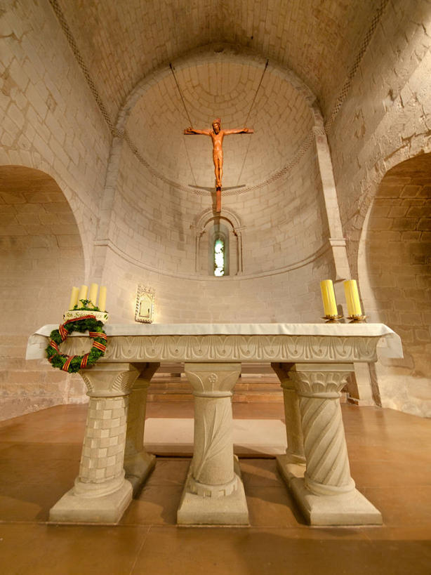 无人,教堂,竖图,室内,天花板,蜡烛,西班牙,欧洲,雕像,花环,十字架,历史,摄影,宗教,基督教,南欧,西班牙王国,灵性,拉里奥哈,拉里奥哈自治区,彩图,传统文化,洛格罗尼奥