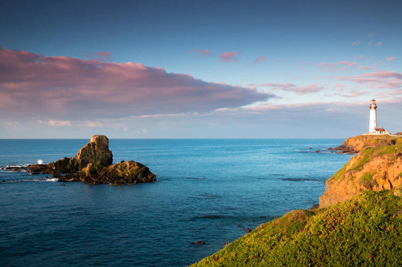 无人,横图,室外,白天,海洋,美景,植物,道路,美国,信息,景观,悬崖,云,灯塔,交通,方向,天空,自然,景色,摄影,引导,指导,指引,保护,宁静,北美,北美洲,加利福尼亚,自然风光,美洲,加州,加利福尼亚州,金州,黄金州,北亚美利加洲,亚美利加洲,航标,鸽点灯塔,岩石,彩图,美利坚合众国,导航