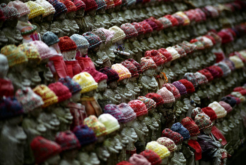 无人,寺庙,横图,室外,白天,重复,帽子,日本,一排,许多,丰富,日本文化,整齐,雕像,很多,排列,摄影,宗教,宗教建筑,队列,编织帽,彩图,传统文化