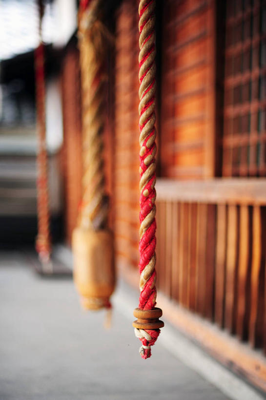 无人,竖图,室外,特写,白天,爱知县,名古屋,日本,一排,吊挂,悬挂,日本文化,整齐,挂,排列,把手,绳子,摄影,宗教,队列,灵性,彩图,传统文化