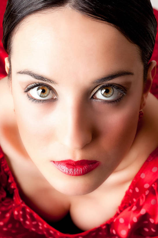 西方人,成年人,脸,头,脸颊,一个人,竖图,特写,时尚,性感,信心,西班牙,欧洲,欧洲人,仅一个年轻女性,仅一个女性,仅一个人,肩膀,红色,凝视,人体,摄影,肖像,塞维尔,乳沟,尤物,年轻女性,女人,女性,白种人,年轻人,头部,脸部,脸蛋,面部,彩图,美人