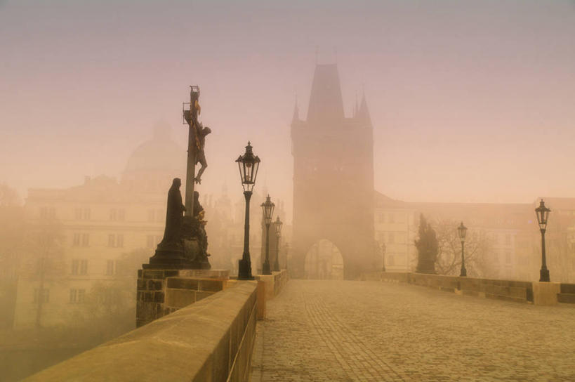 无人,横图,室外,雾,建筑,路灯,雕像,十字架,桥,黎明,天气,首都,联系,历史,天空,摄影,早晨,捷克共和国,布拉格,查理大桥,彩图