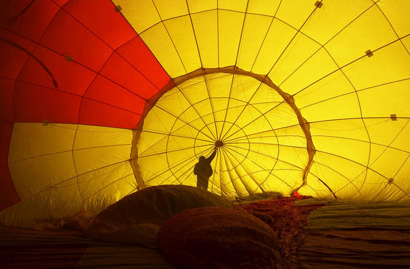 成年人,一个人,飞行员,横图,室内,美国,仅一个男性,准备,黎明,黄色,热气球,运输,摄影,早晨,半身,彩图,传统文化,传统节日