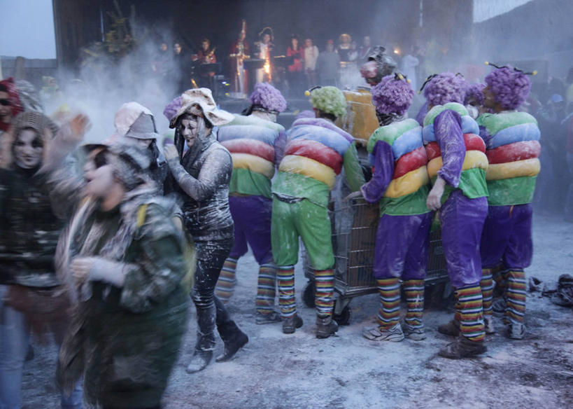 横图,室外,白天,运动模糊,西班牙,狂欢节,节日,庆祝,许多人,一群人,摄影,享乐,加利西亚,彩图,传统服装,传统节日