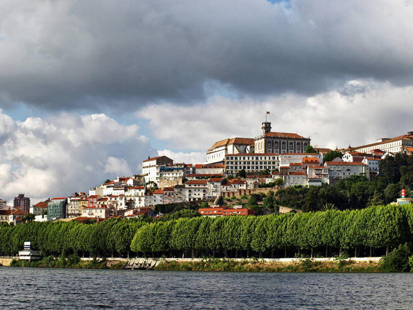 无人,横图,室外,白天,度假,河流,美景,山,多云,城市风光,城市,建筑,葡萄牙,欧洲,房屋,景观,云,天气,娱乐,天空,享受,休闲,景色,放松,摄影,南欧,葡萄牙共和国,彩图,科英布拉区