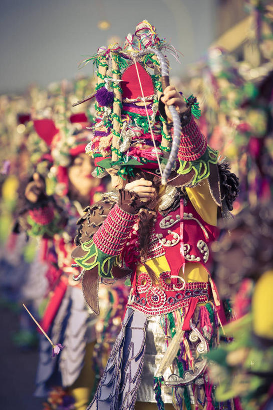 一个人,竖图,室外,白天,民族服装,快乐,西班牙,狂欢节,服装,庆祝,古典,文化,传统,衣服,箭,摄影,服饰,古装,韵味,彩图,传统服装,民俗服,传统文化