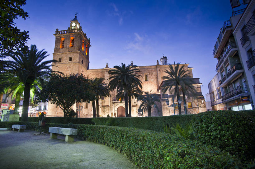 无人,教堂,横图,室外,建筑,西班牙,长椅,历史,树,天空,黄昏,摄影,宗教,树篱,彩图