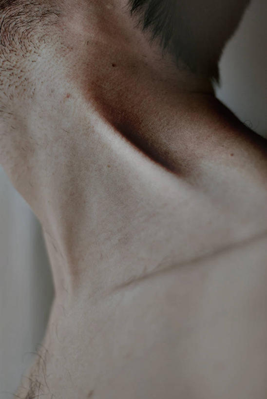 西方人,成年人,一个人,竖图,室内,特写,欧洲,欧洲人,仅一个男性,仅一个人,裸露,仅一个年轻男性,个性,摄影,部分,裸,伊斯坦布尔,男人,男性,年轻男性,白种人,年轻人,彩图,白色人种,高加索人种,欧罗巴人种