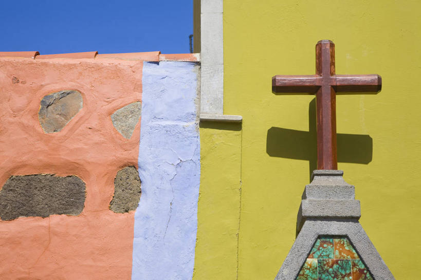 无人,横图,室外,白天,建筑,西班牙,阴影,十字架,墙,城镇,天空,摄影,宗教,宁静,基督教,宗教用品,大西洋群岛,大加纳利,彩图