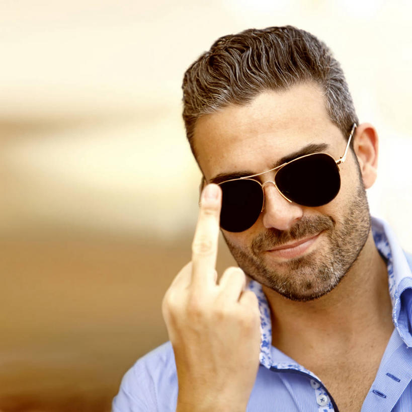 成年人,脸,头,脸颊,一个人,微笑,方图,室外,白天,留白,正面,衬衫,信心,西班牙,仅一个男性,仅一个人,肩膀,仅一个年轻男性,太阳镜,摄影,肖像,叛逆,卡斯特利翁省,男人,男性,年轻男性,年轻人,头部,脸部,脸蛋,面部,彩图,胡茬,短发,态度