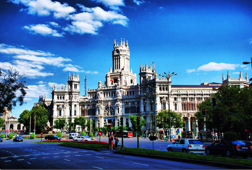 横图,室外,白天,建筑,路,汽车,西班牙,云,首都,历史,树,天空,马德里,运输,摄影,马德里省,马德里邮政局,彩图