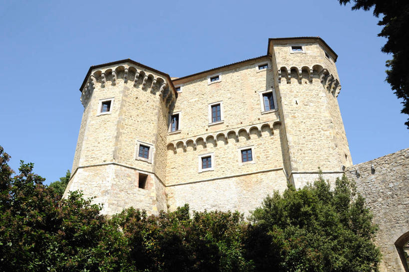 无人,横图,室外,白天,仰视,建筑,意大利,城堡,历史,摄影,树梢,意大利文化,托斯卡纳区,万里无云,彩图,低角度拍摄