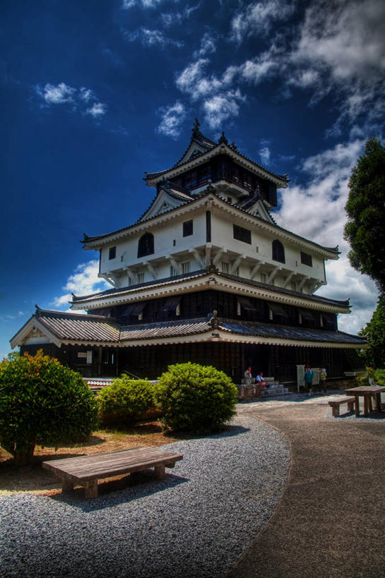 竖图,室外,白天,建筑,日本,日本文化,长椅,城堡,云,树,自然,摄影,彩图,岩国