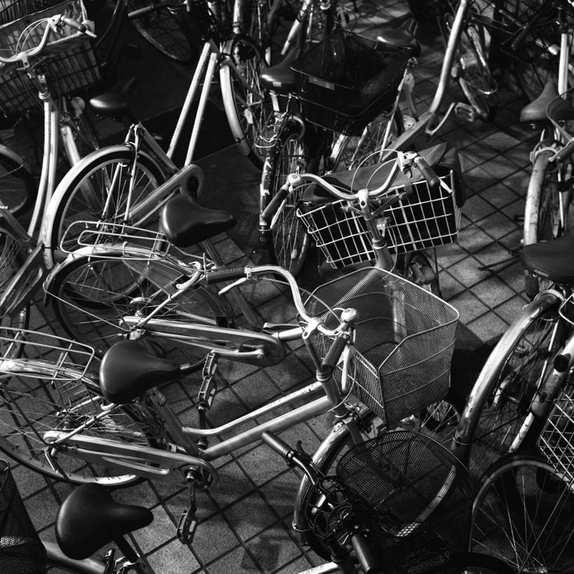 无人,方图,黑白,室外,白天,自行车,东京,日本,许多,废弃,丰富,篮子,首都,很多,筐,运输,摄影,报废,废物,丢弃,放弃,抛弃,新宿区,摈弃,彩图,屏弃,摈斥,摒除